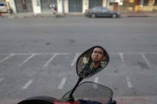 В зеркале мотоцикла (фото)
