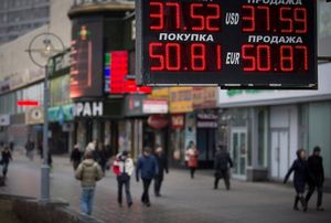 Ослабление рубля вынудило Центробанк взять его курс в свои руки