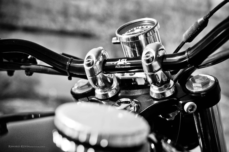 Мотоцикл Triumph Bonneville Gold Edition