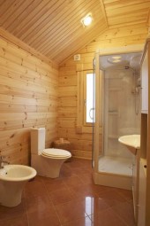 Санузел в деревянном доме: определяемся с материалами и способом отделки  - отзывы и рекомендации