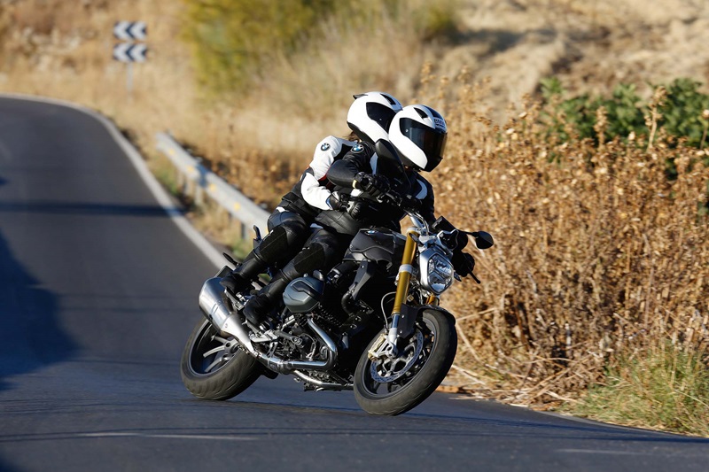 Фотографии мотоцикла BMW R1200R 2015 (177 фото)