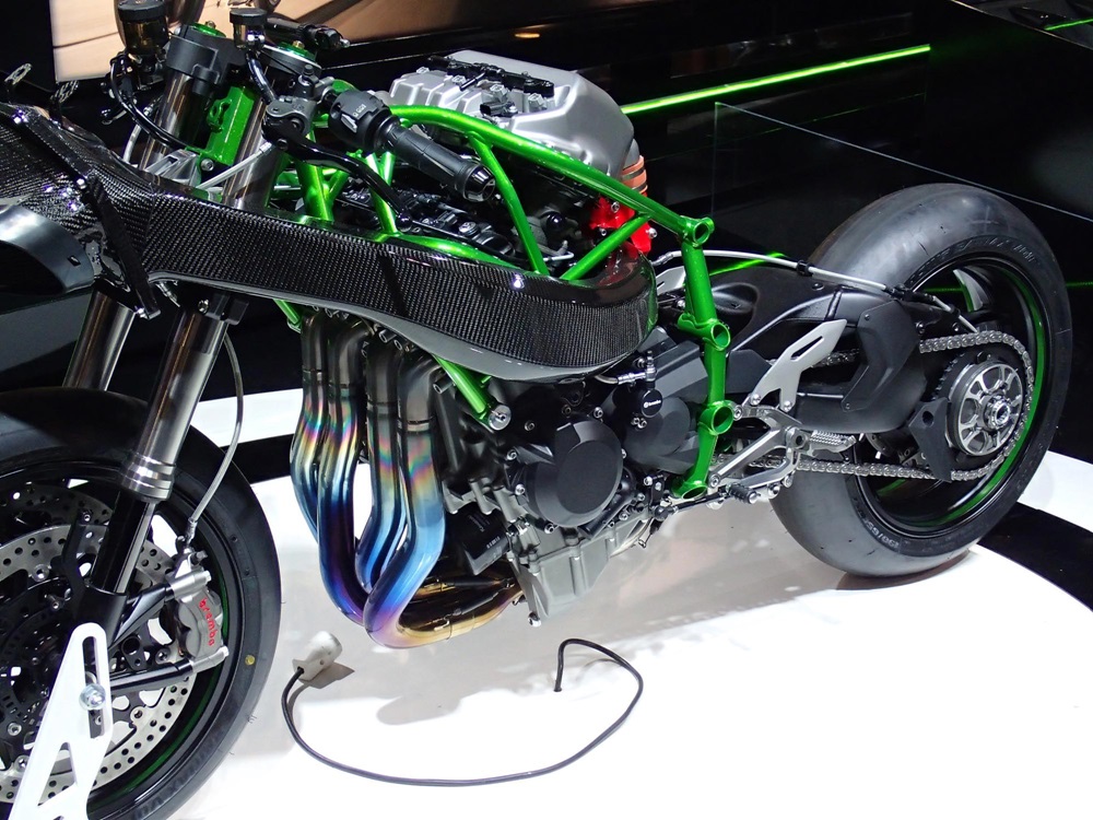 Мотоцикл Kawasaki Ninja H2 на мотошоу EICMA 2014 (фото)