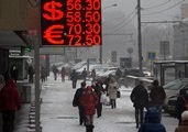 Россиян могут заставить продавать половину валютной выручки