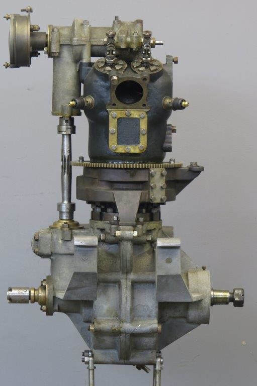 Старинный гоночный двигатель Aries 1908