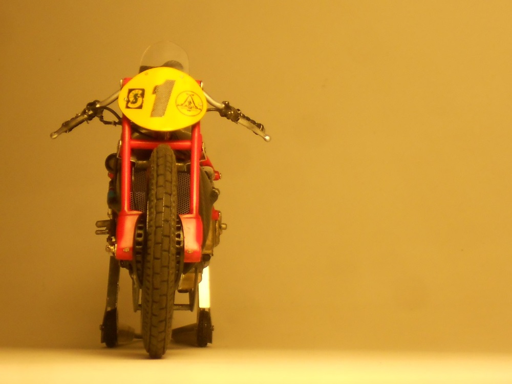 Моделька Ducati Cucciolo Desmosedici - Алекс Гароли